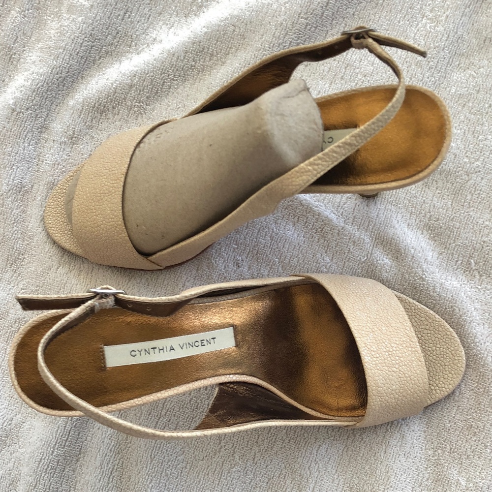 Cynthia Vincent Heels size 6
